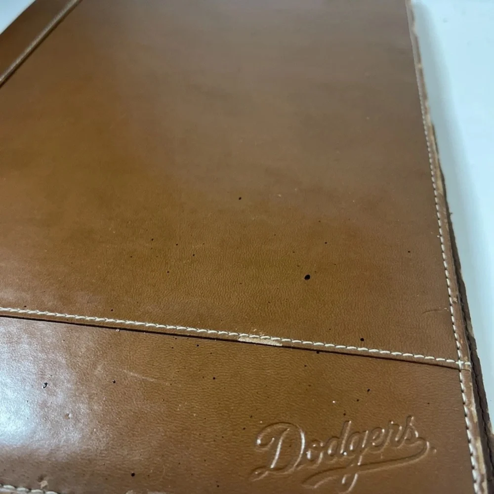 Rawlings Dodgers Leather Portfolio Notepad With Dodger Logo On Paper